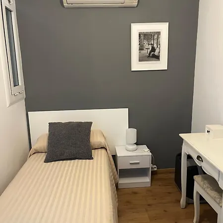 La Lluna Πανσιόν 2*