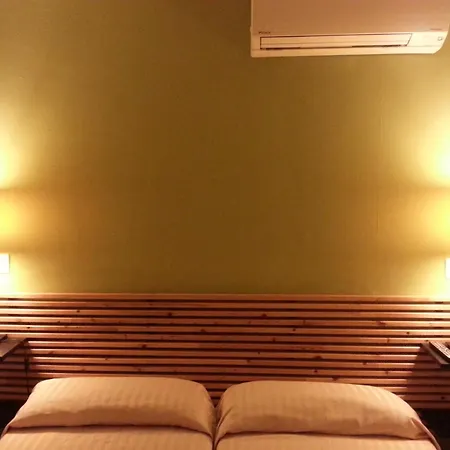 La Lluna Guest house