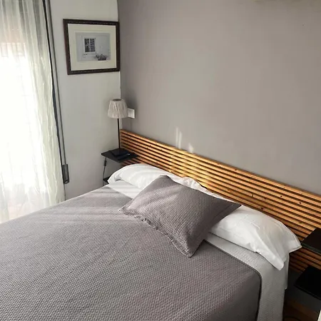 Guest house La Lluna 2*