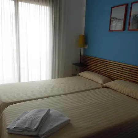 Guest house La Lluna 2*